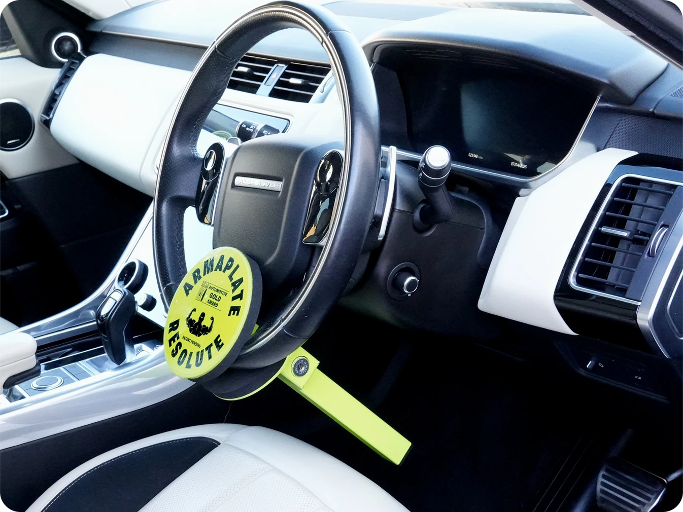 Resolute Compact fitted in a Range Rover